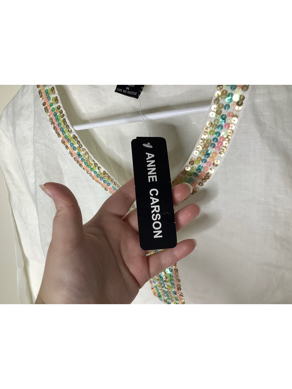 < Anne Carson 100% Linen White Top With Sequin Neckline Size Medium > - Picture 7 of 9